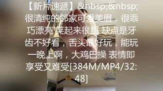 5个嫩妹小姐姐，挑一个来操，其他旁边观战，撩起衣服看美乳，细腰大长腿，骑乘位爆草小骚逼