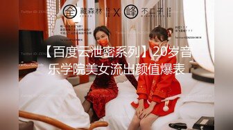 《居家摄像头破解》小伙在客厅趴下漂亮女友的内裤可惜鸡巴硬不起来插不进去