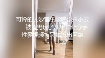 粗暴老哥按着女友头强行深喉口交 玩爽了就大力抽插 干的女友眉头紧皱美乳摇晃 爽的不行